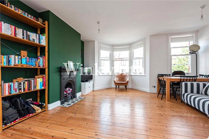 3 Bedroom Apartment For Sale In Allison Road, Harringay, N8