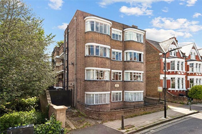 2 Bedroom Flat For Sale In Clissold Crescent, London, N16