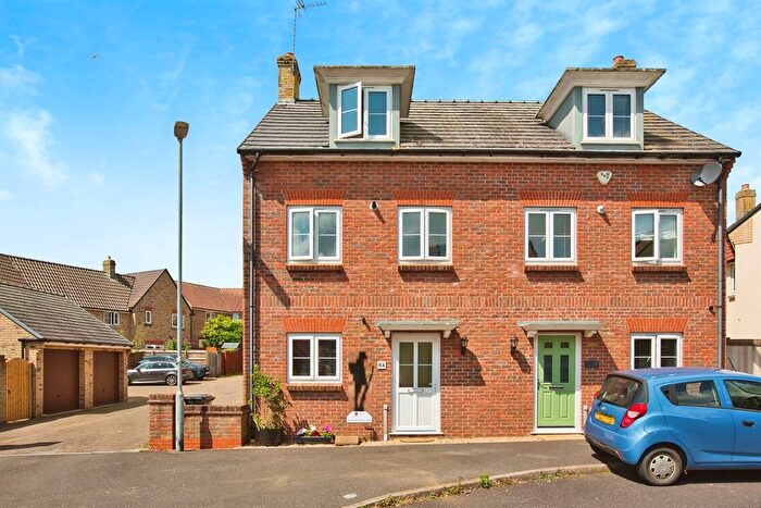 3 Bedroom Semi-Detached House For Sale In Chestnut Avenue, Crewkerne, TA18