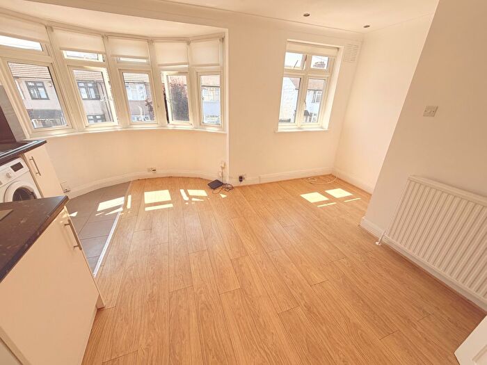 1 Bedroom Flat To Rent In Staines Road, Ilford, IG1