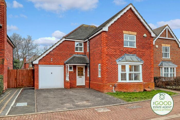 4 Bedroom Detached House To Rent In Boleyn Close, Loughton, IG10