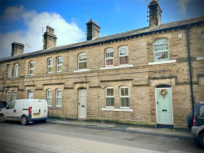 2 Bedroom Terraced House To Rent In Huddersfield Road, Holmfirth, Uk, HD9