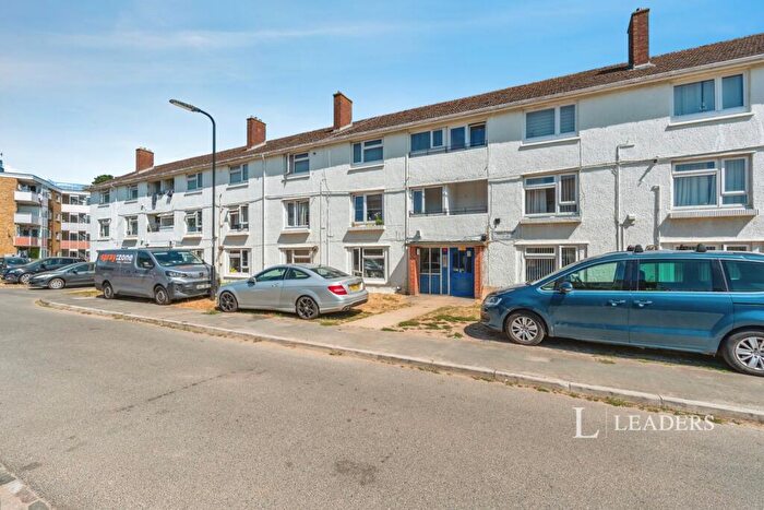 2 Bedroom Flat To Rent In Totland Close, Southampton, Hampshire, SO16