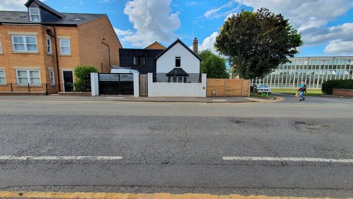 3 Bedroom Property To Rent In Oundle Road, Woodston, Peterborough, PE2