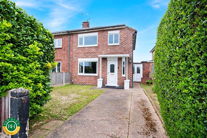 2 Bedroom Semi Detached House For Sale In Pipering Lane, Doncaster, DN5