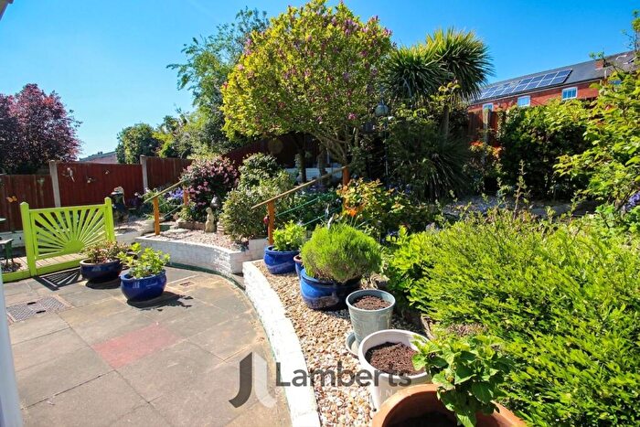 3 Bedroom Detached House For Sale In Albury Road, Studley, B80