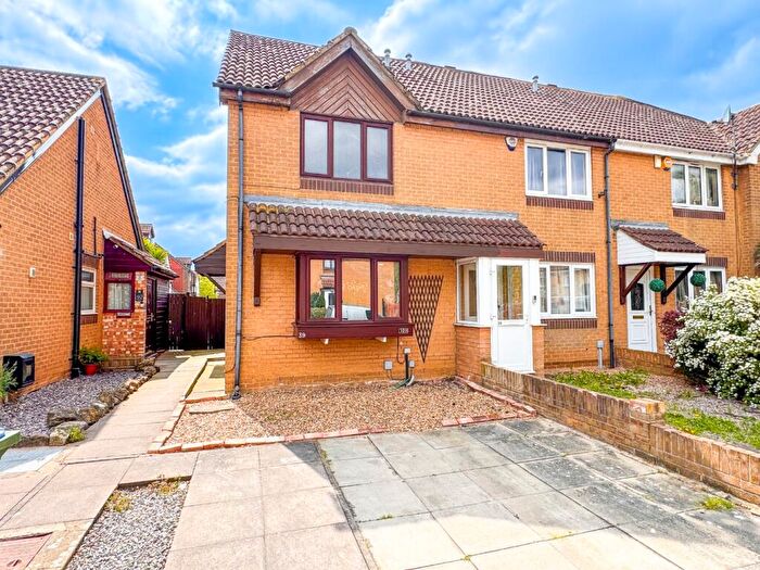 2 Bedroom End Of Terrace House For Sale In Harrier Mews, West Thamesmead, London, SE28