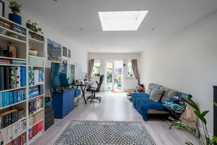 2 Bedroom Flat To Rent In Haydons Road, Wimbledon, London, SW19