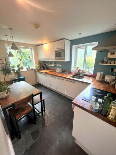 1 Bedroom Apartment To Rent In Benhill Road, London, SE5