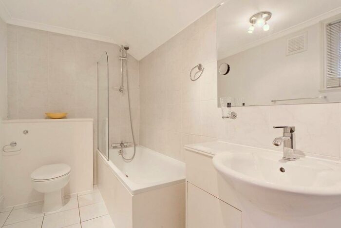 3 Bedroom Flat To Rent In Philbeach Gardens, Earls Court, London, SW5