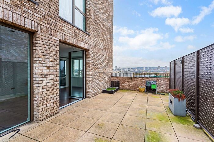 2 Bedroom Flat For Sale In Lock Side Way, London, E16