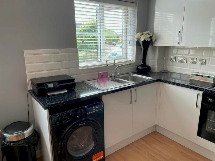 2 Bedroom Flat To Rent In Yukon Road, Cheshunt, Brookfield Centre, Broxbourne, EN10