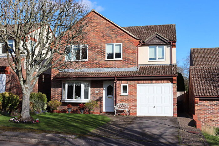 4 Bedroom Detached House For Sale In Orchard Close, Alresford, SO24