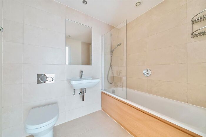 1 Bedroom Flat For Sale In Eden Road, Dunton Green, Sevenoaks, TN14