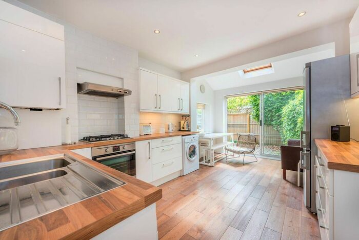 2 Bedroom Flat To Rent In Balfern Grove, Chiswick, London, W4