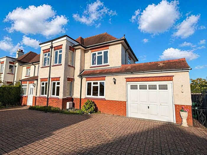 4 Bedroom Semi Detached House To Rent In Worple Road, Staines-Upon-Thames, TW18