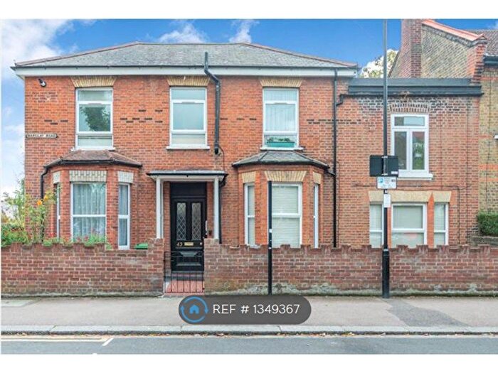 2 Bedroom Flat To Rent In Barclay Road, London, E11