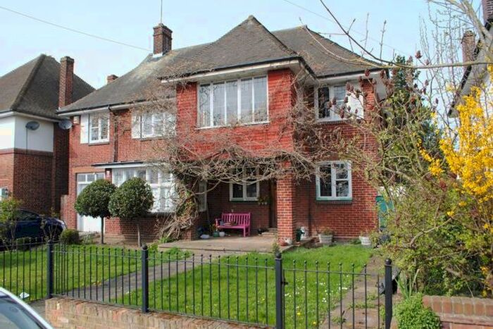5 Bedroom Detached House To Rent In St. Vincents Road, Westcliff-On-Sea SS0