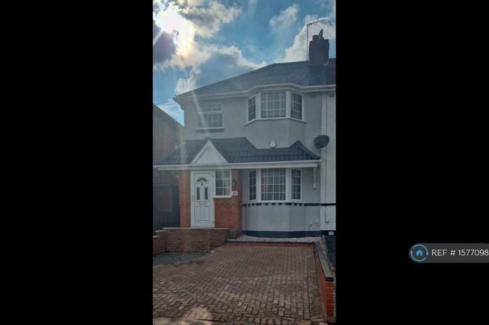 3 Bedroom Semi-Detached House To Rent In Henlow Rd, Birmingham, B14