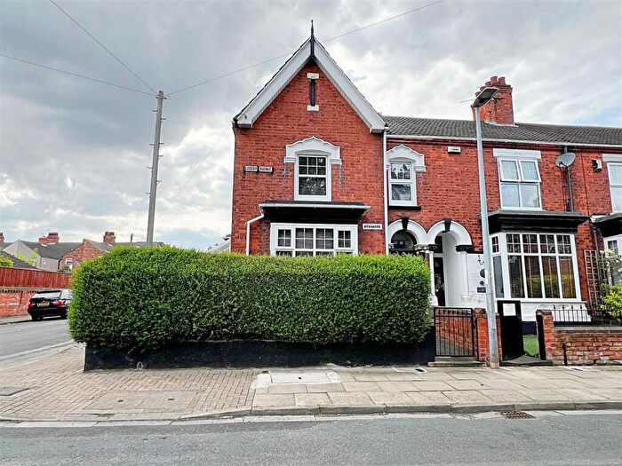 4 Bedroom End Of Terrace House For Sale In Legsby Avenue, Grimsby, N.E. Lincs, DN32