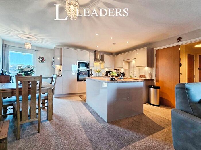 2 Bedroom Apartment For Sale In Rope Quays, Gosport, Hampshire, PO12