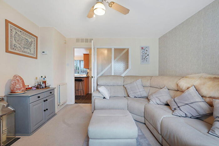 3 Bedroom End Of Terrace House For Sale In Snodhurst Avenue, Chatham, ME5