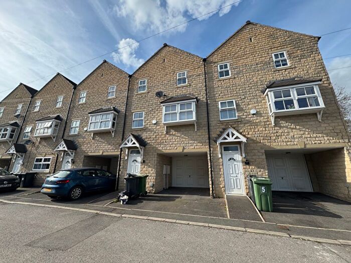 4 Bedroom Property To Rent In Alder Mews, Batley, WF17