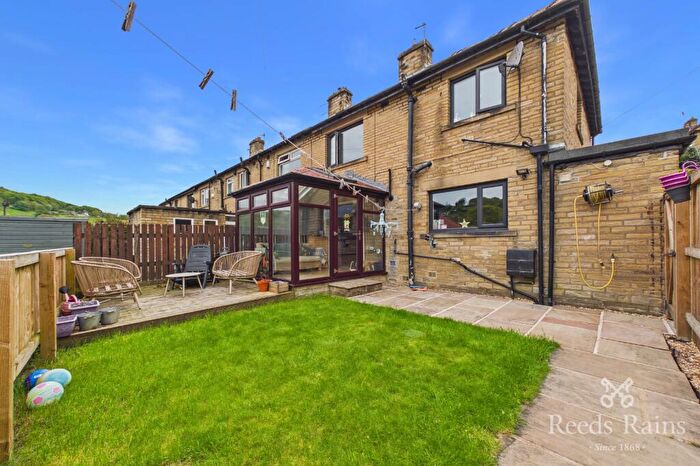 3 Bedroom End Of Terrace House For Sale In Brig Royd, Ripponden, West Yorkshire, HX6