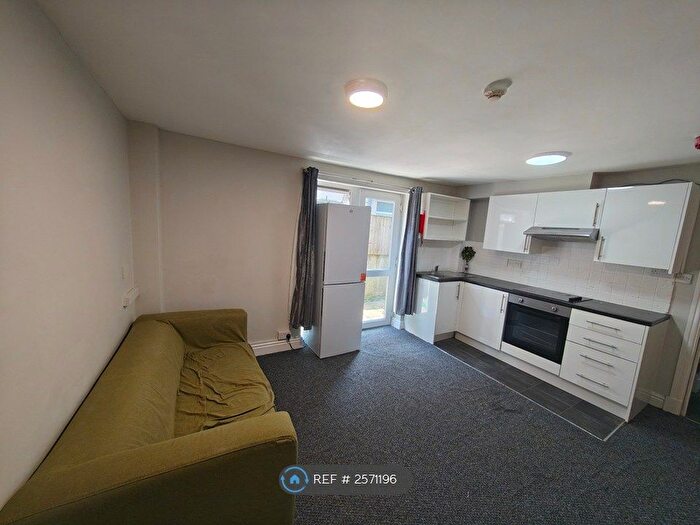 3 Bedroom Flat To Rent In Colum Road, Cardiff, CF10