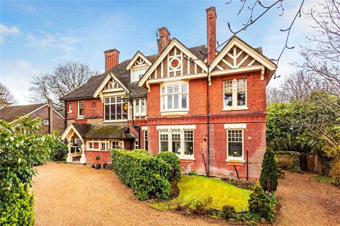 3 Bedroom Apartment For Sale In Boxgrove Road, Guildford, GU1