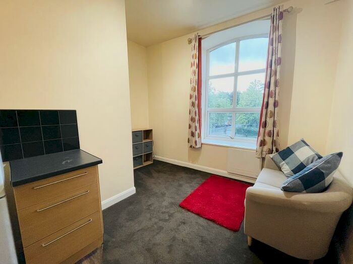 1 Bedroom Flat To Rent In Low Street, Keighley, West Yorkshire, BD21