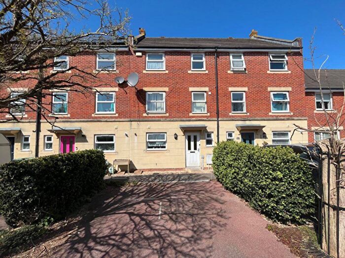 4 Bedroom Terraced House For Sale In Trent Square, Gillingham, SP8