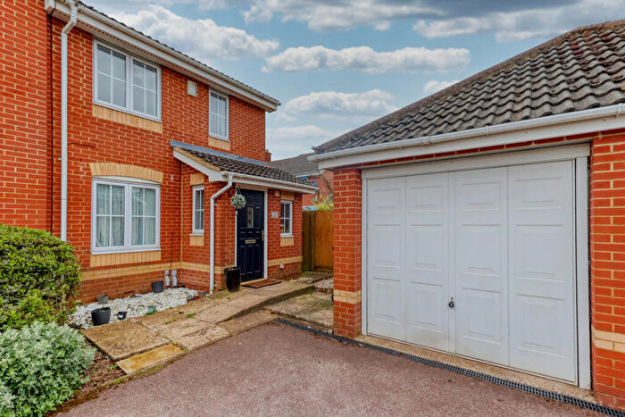 3 Bedroom Semi Detached House For Sale In Hodges Mews, High Wycombe, Buckinghamshire, HP12