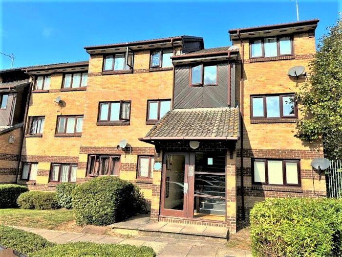 2 Bedroom Flat To Rent In Harp Island Close, Neasden, London, NW10