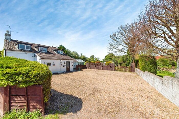 2 Bedroom Character Property For Sale In Station Road, Surfleet, Spalding, PE11