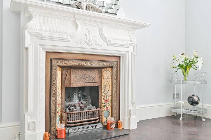 2 Bedroom Flat For Sale In Pitt Street, Kensington, London, W8