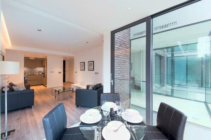 1 Bedroom Flat To Rent In Satin House, Goodman's Fields, Piazza Walk, Aldgate, London, E1