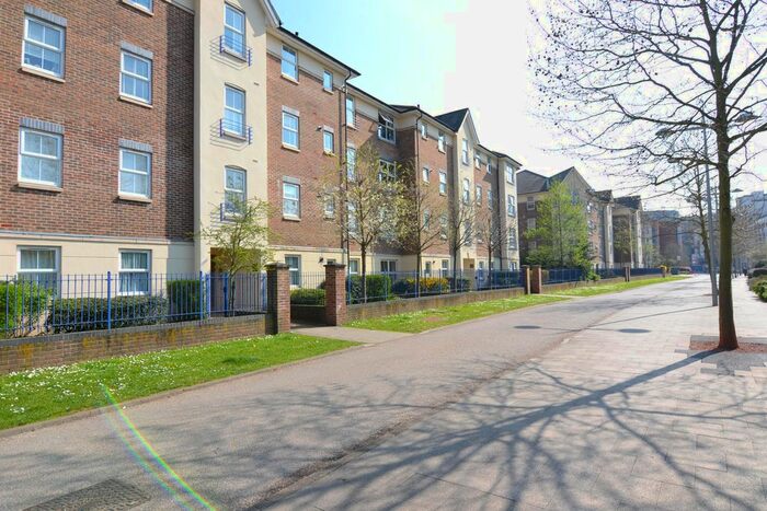 2 Bedroom Flat To Rent In Sandringham Court, Skerne Walk, KT2