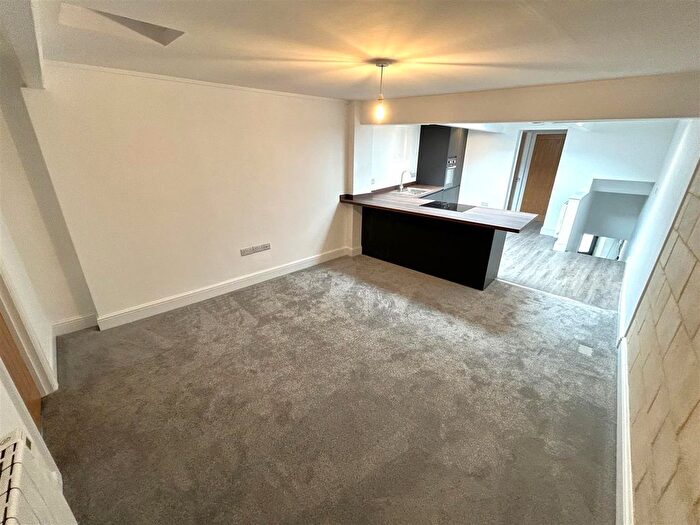 2 Bedroom Flat To Rent In Old Road, Chippenham, SN15