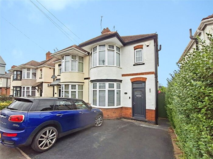3 Bedroom Semi-Detached House For Sale In Carisbrook Road, Nuneaton, Warwickshire, CV10