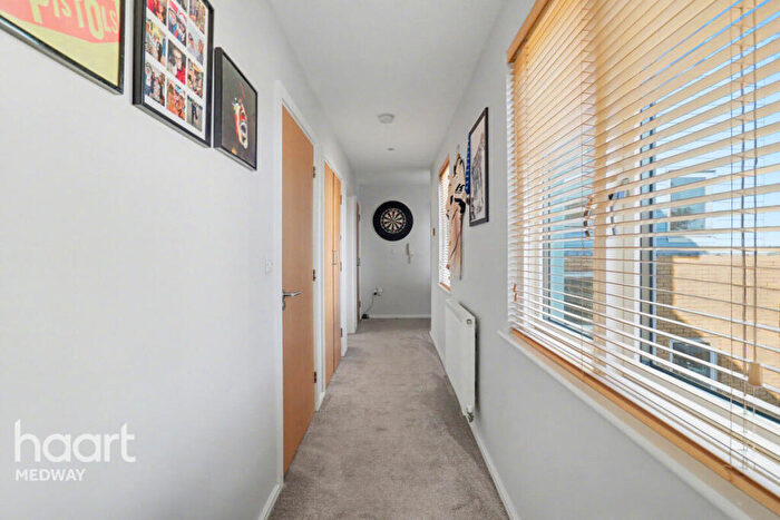 1 Bedroom Flat For Sale In Rivermead, Chatham, ME4