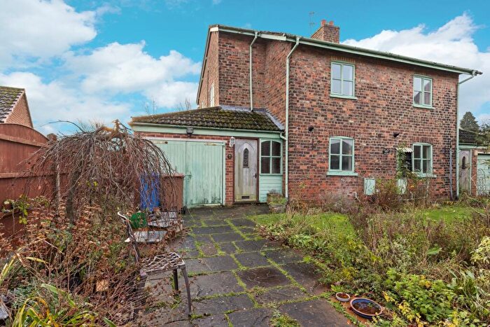 2 Bedroom Semi Detached House For Sale In Villa Farm Cottages, Snaith, Goole, Yorkshire, DN14