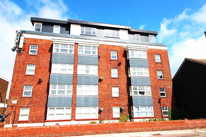2 Bedroom Flat To Rent In West Court, Highland Road, Southsea, PO4