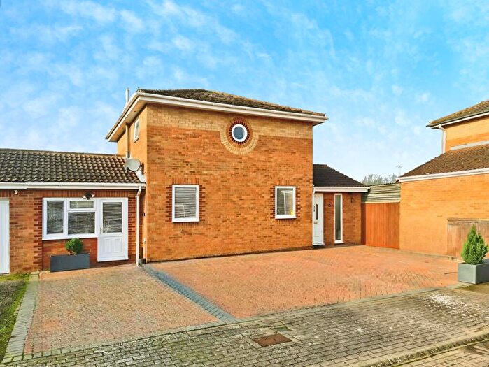 4 Bedroom Link Detached House For Sale In Bates Close, Milton Keynes, MK15