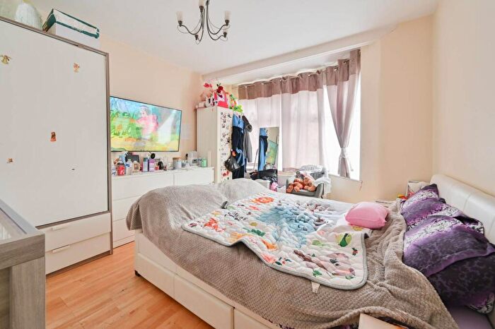 3 Bedroom Terraced House To Rent In Crofts Road, Harrow, HA1