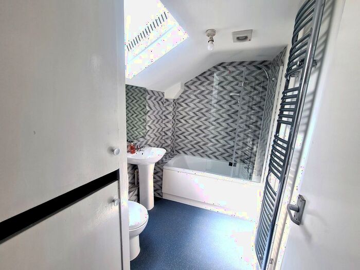 2 Bedroom Flat To Rent In The Borough, Hinckley, LE10