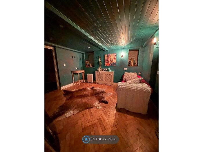 Studio To Rent In Pendell Road, Redhill Surrey, RH1