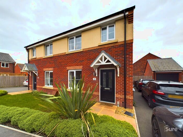 3 Bedroom Semi-Detached House To Rent In Battlestead Road, Burton-On-Trent, DE13