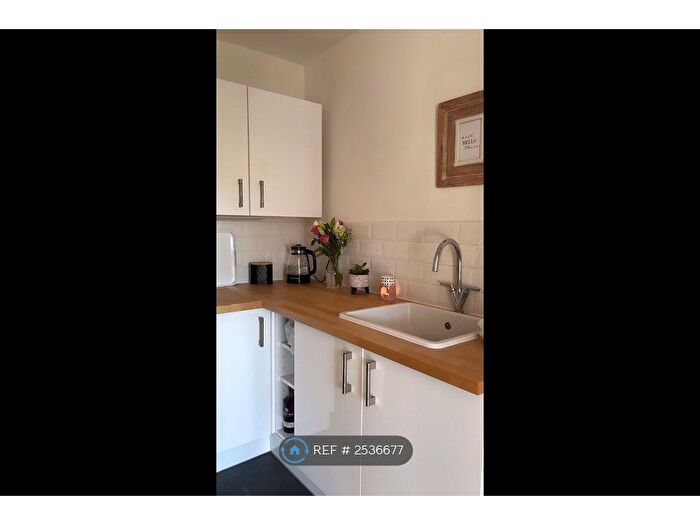 2 Bedroom Flat To Rent In White Dirt Lane, Clanfield, Waterlooville, PO8