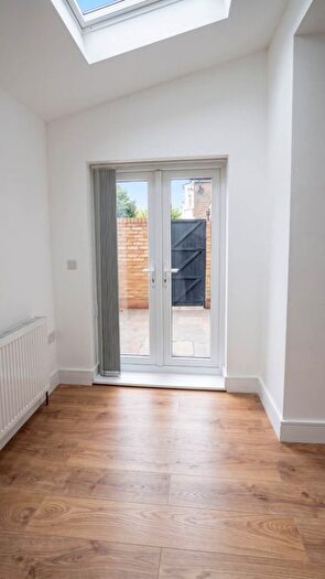 Studio To Rent In Meon Road, Acton, W3